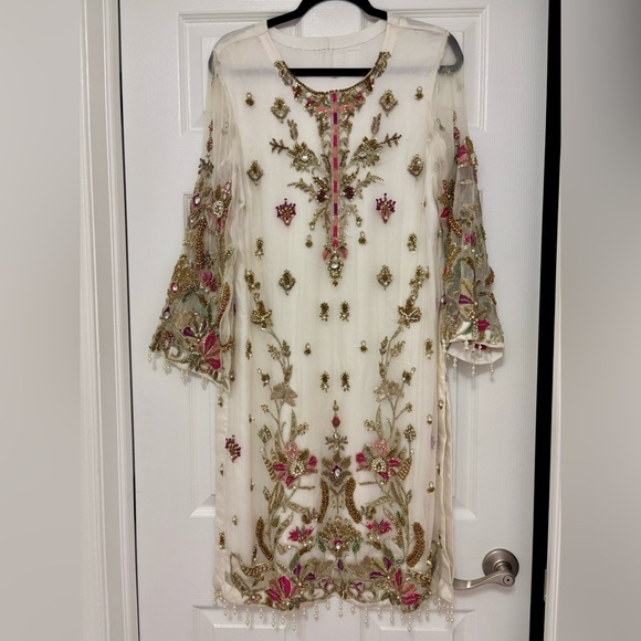 Pakistani Shalwaar Kameez 3 piece suit (fancy/formal) - Picture 2 of 6
